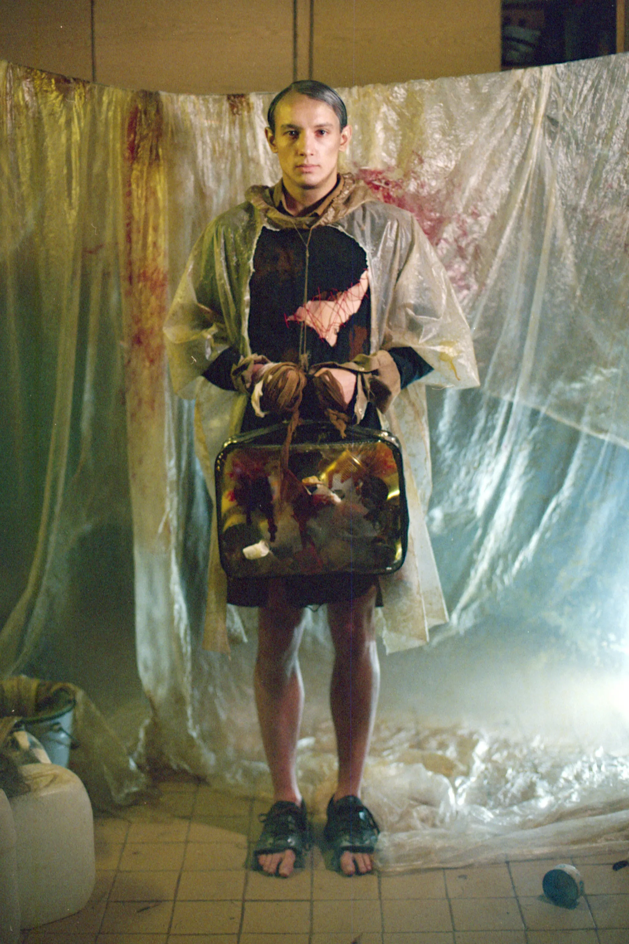 The first episode of Kafka's "Metamorphosis", photograph 13 of 15